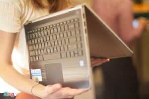 Laptop xoay gập 360 độ về Việt Nam, giá 12,9 triệu đồng Laptop xoay gập 360 độ về Việt Nam, giá 12,9 triệu đồng
